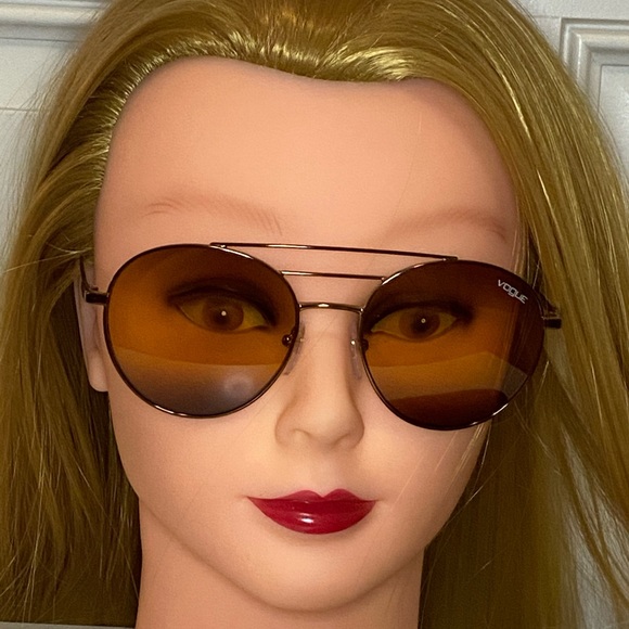 New Gold Double Bridge Vogue Sunglasses w Case - Picture 2 of 12